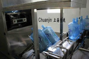 上海傳進(jìn)廠家供應(yīng)礦泉水專(zhuān)用輸送設(shè)備